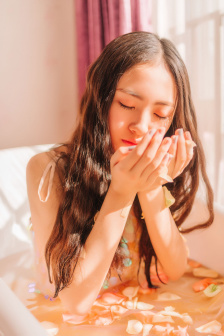 两人一上一下打扑克的视频